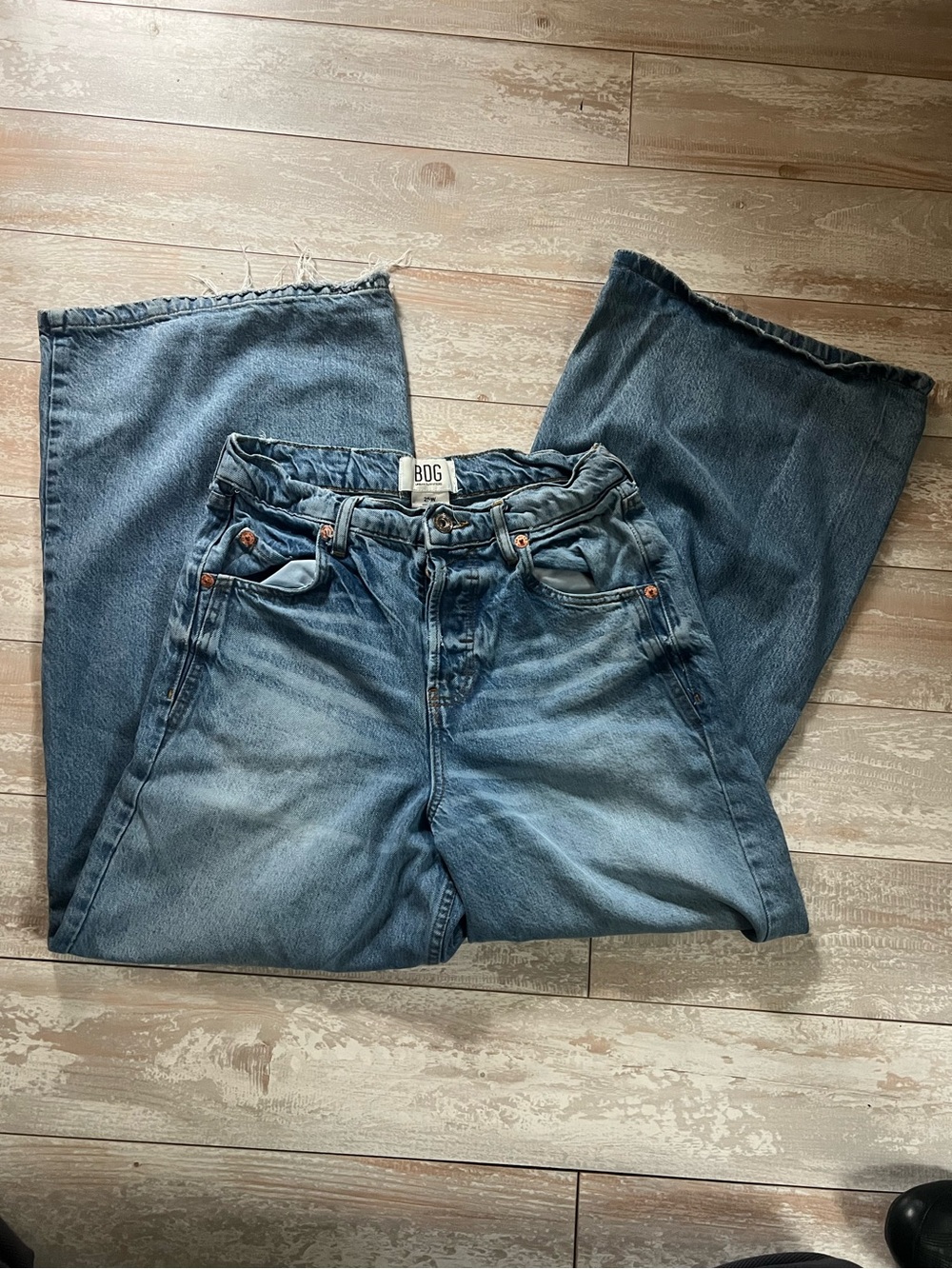 BDG Relaxed Wide-Leg Jeans in Faded Blue Wash